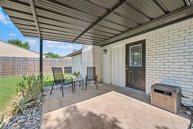 652 Oak Drive, Hurst, TX 76053