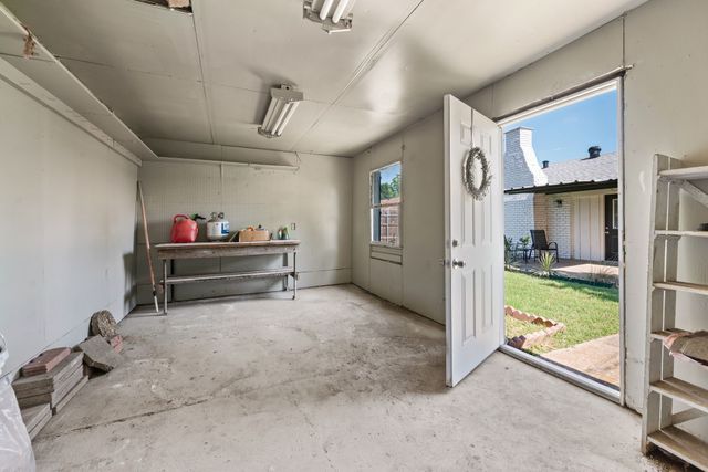 652 Oak Drive, Hurst, TX 76053