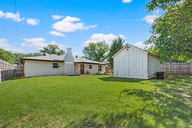 652 Oak Drive, Hurst, TX 76053