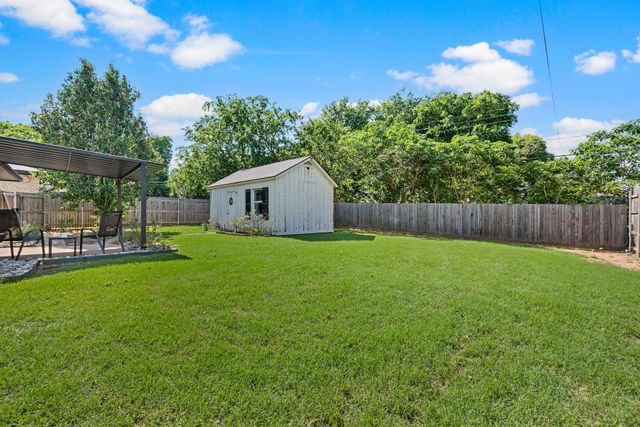 652 Oak Drive, Hurst, TX 76053