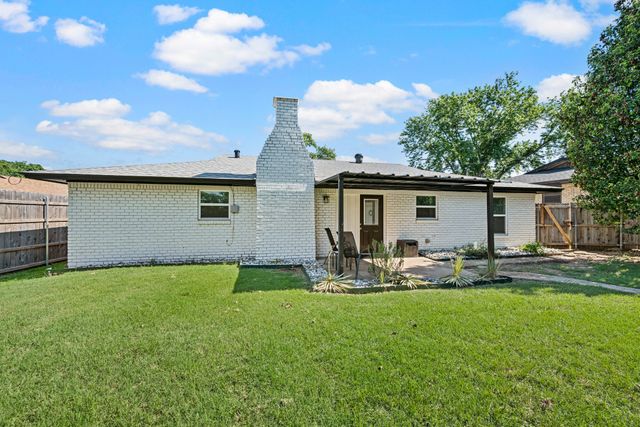 652 Oak Drive, Hurst, TX 76053