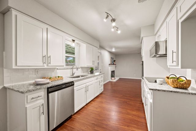 652 Oak Drive, Hurst, TX 76053