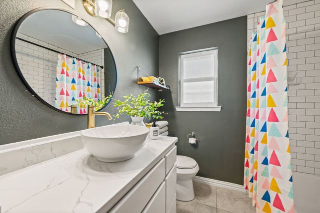 652 Oak Drive, Hurst, TX 76053
