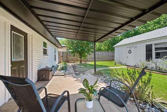 652 Oak Drive, Hurst, TX 76053