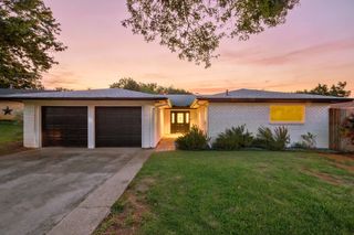 652 Oak Drive, Hurst, TX 76053