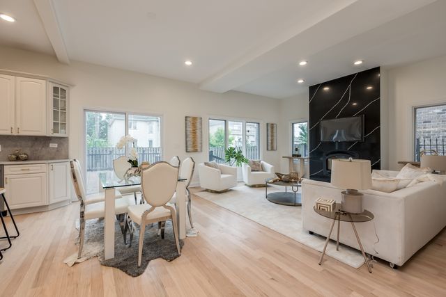 6723 N HARDING Avenue, Lincolnwood, IL 60712