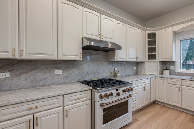 6723 N HARDING Avenue, Lincolnwood, IL 60712