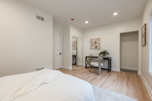 6723 N HARDING Avenue, Lincolnwood, IL 60712