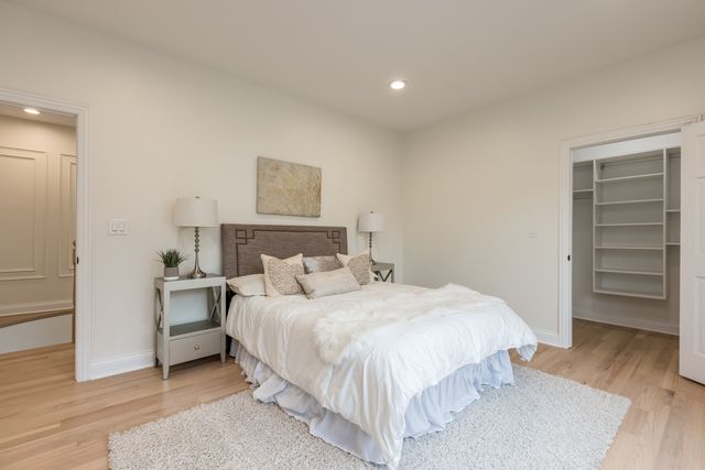 6723 N HARDING Avenue, Lincolnwood, IL 60712