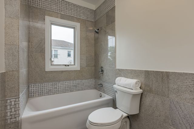6723 N HARDING Avenue, Lincolnwood, IL 60712
