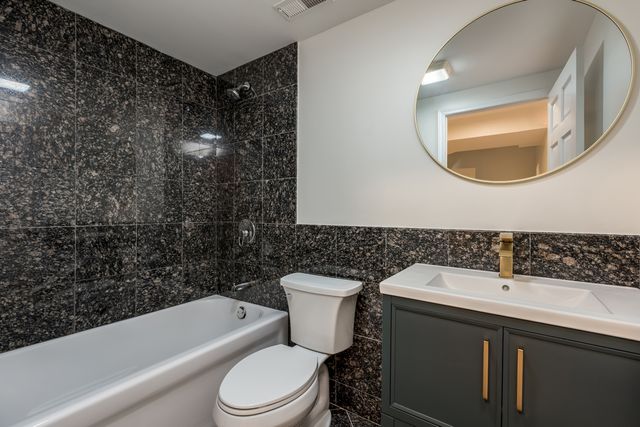 6723 N HARDING Avenue, Lincolnwood, IL 60712