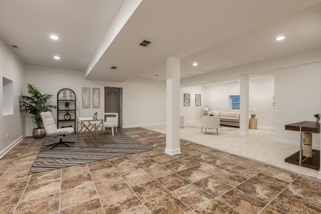 6723 N HARDING Avenue, Lincolnwood, IL 60712