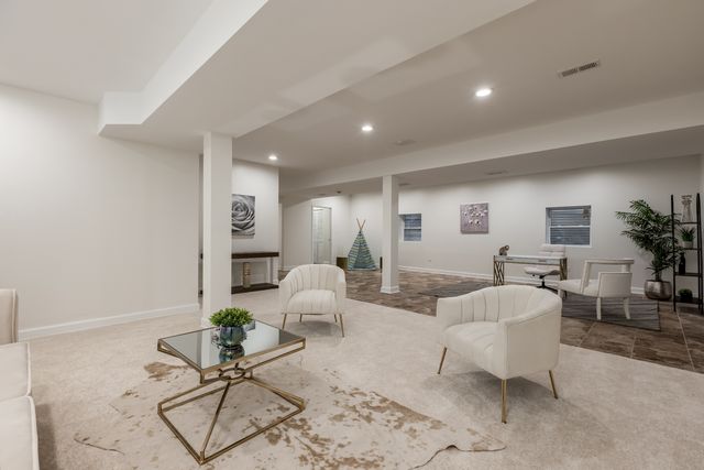6723 N HARDING Avenue, Lincolnwood, IL 60712