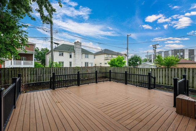 6723 N HARDING Avenue, Lincolnwood, IL 60712