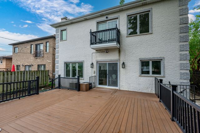 6723 N HARDING Avenue, Lincolnwood, IL 60712
