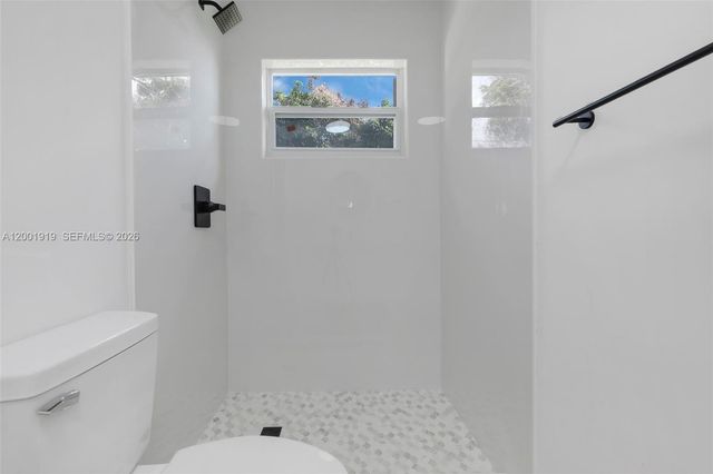 7970 NW 176th St, Hialeah, FL 33015