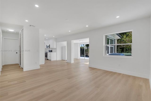 7970 NW 176th St, Hialeah, FL 33015