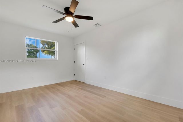 7970 NW 176th St, Hialeah, FL 33015