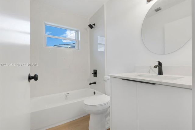 7970 NW 176th St, Hialeah, FL 33015