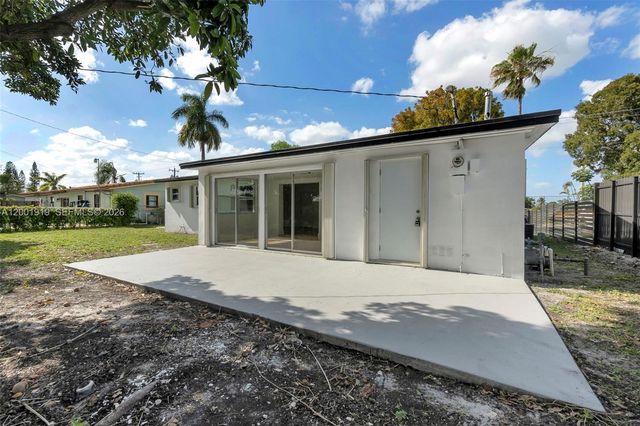 7970 NW 176th St, Hialeah, FL 33015