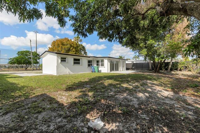 7970 NW 176th St, Hialeah, FL 33015