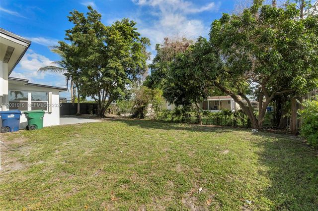 7970 NW 176th St, Hialeah, FL 33015