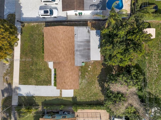 7970 NW 176th St, Hialeah, FL 33015