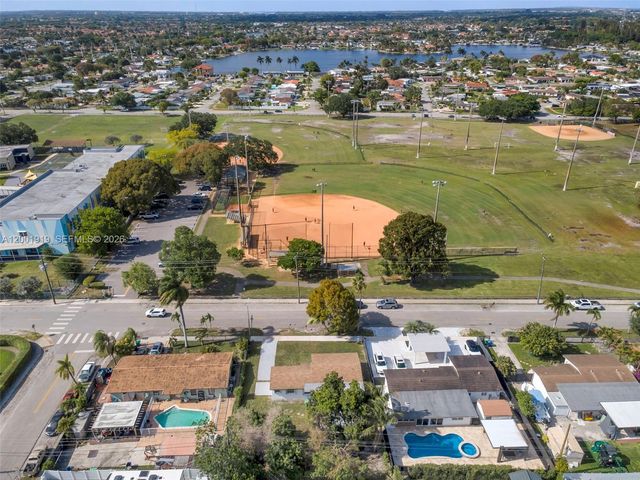 7970 NW 176th St, Hialeah, FL 33015