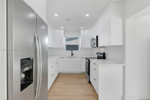 7970 NW 176th St, Hialeah, FL 33015