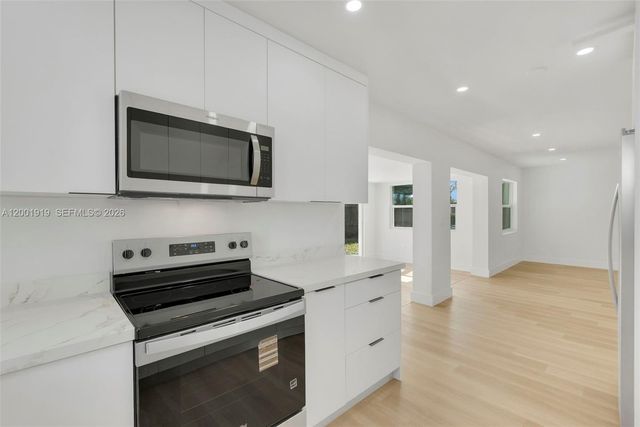 7970 NW 176th St, Hialeah, FL 33015