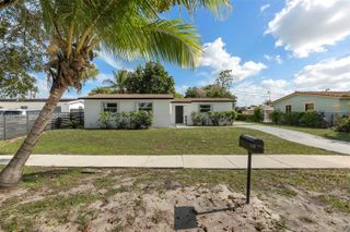 7970 NW 176th St, Hialeah, FL 33015