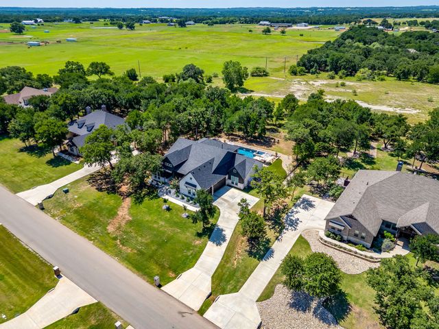 673 S Sugartree Drive, Lipan, TX 76462