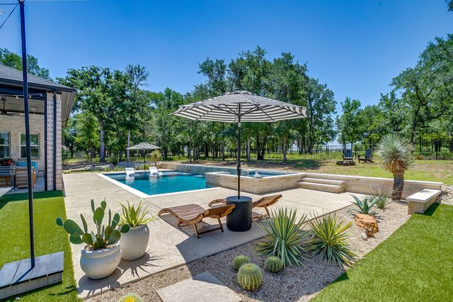 673 S Sugartree Drive, Lipan, TX 76462