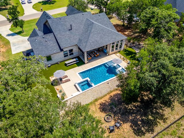 673 S Sugartree Drive, Lipan, TX 76462