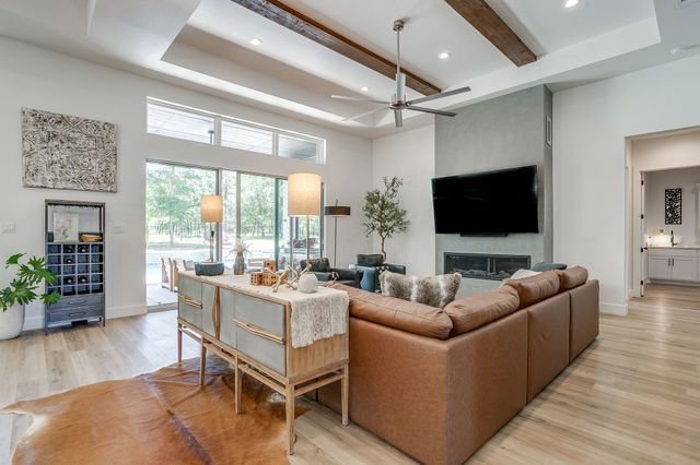 673 S Sugartree Drive, Lipan, TX 76462