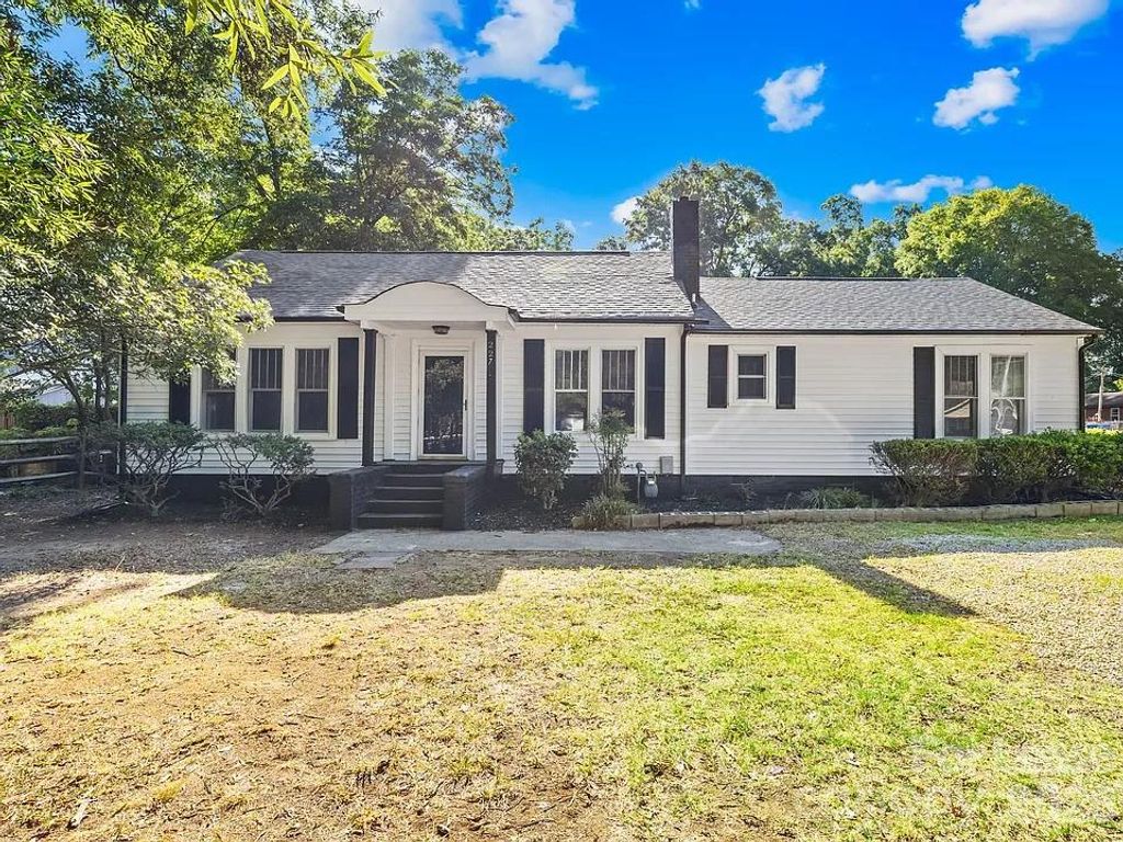 227 N Magnolia Street, Mooresville, NC 28115