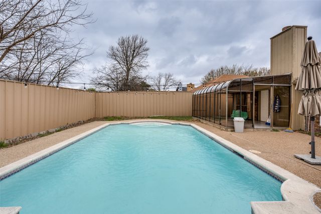 4950 Highbank Drive, Arlington, TX 76018