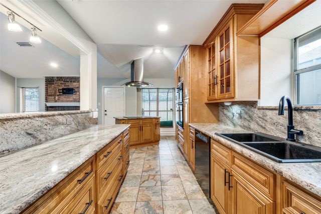 4950 Highbank Drive, Arlington, TX 76018