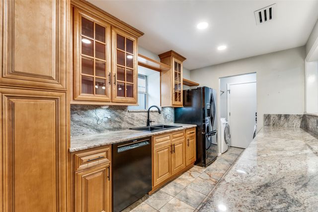 4950 Highbank Drive, Arlington, TX 76018