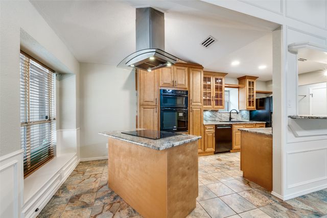 4950 Highbank Drive, Arlington, TX 76018