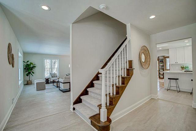 86 Old Wildwood Road, Mahtomedi, MN 55115