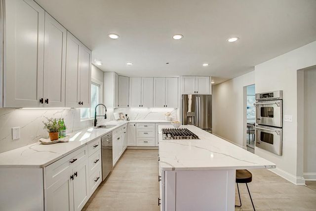 86 Old Wildwood Road, Mahtomedi, MN 55115