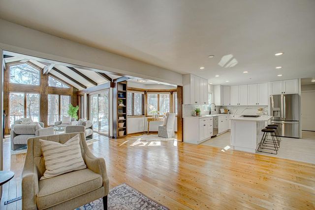 86 Old Wildwood Road, Mahtomedi, MN 55115