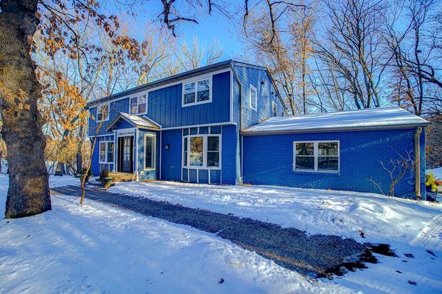 86 Old Wildwood Road, Mahtomedi, MN 55115