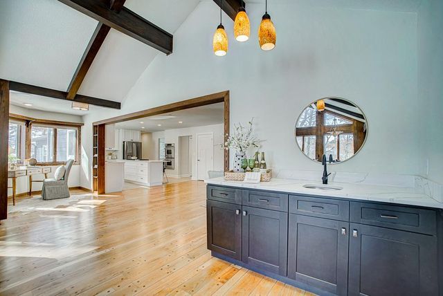 86 Old Wildwood Road, Mahtomedi, MN 55115