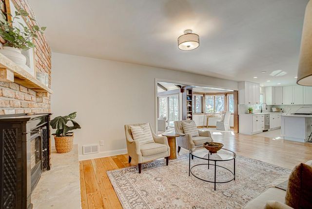 86 Old Wildwood Road, Mahtomedi, MN 55115