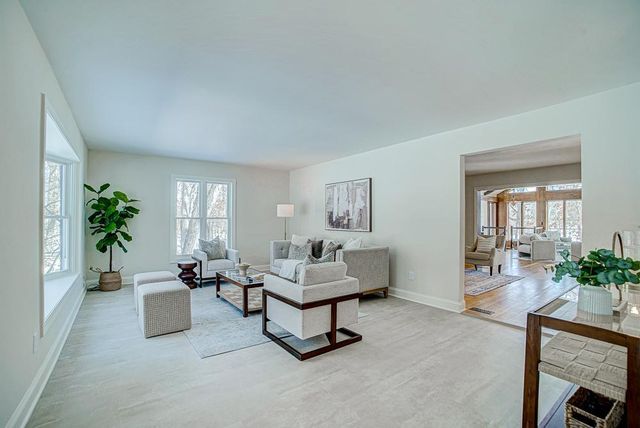 86 Old Wildwood Road, Mahtomedi, MN 55115