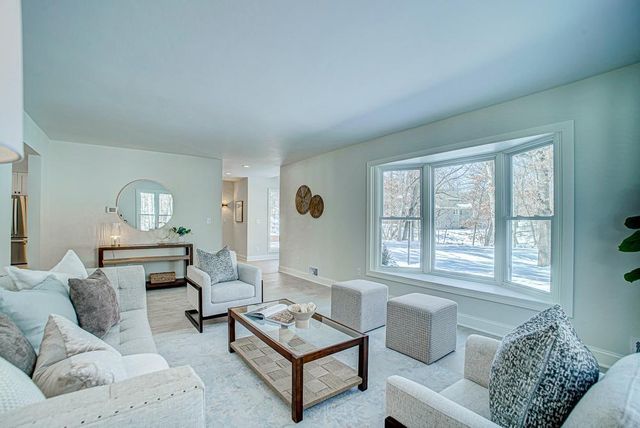 86 Old Wildwood Road, Mahtomedi, MN 55115