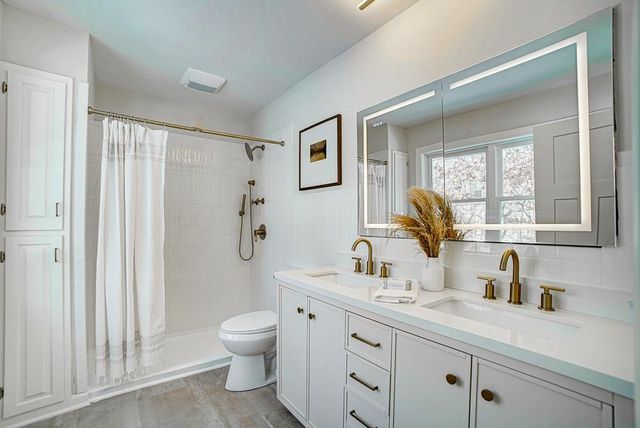 86 Old Wildwood Road, Mahtomedi, MN 55115