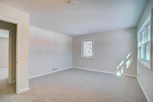 86 Old Wildwood Road, Mahtomedi, MN 55115